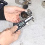 Отвод поручня Ø42.4×1.5 мм со вcтавками, AISI 304, GRIT 600, зеркальный – inoxprime.by – 21