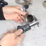 Отвод поручня Ø42.4×1.5 мм со вcтавками, AISI 304, GRIT 600, зеркальный – inoxprime.by – 22