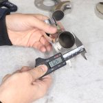 Отвод поручня Ø42.4×1.5 мм со вcтавками, AISI 304, GRIT 600, зеркальный – inoxprime.by – 24