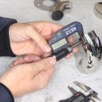 Отвод поручня Ø42.4×1.5 мм со вcтавками, AISI 304, GRIT 600, зеркальный – inoxprime.by – 25